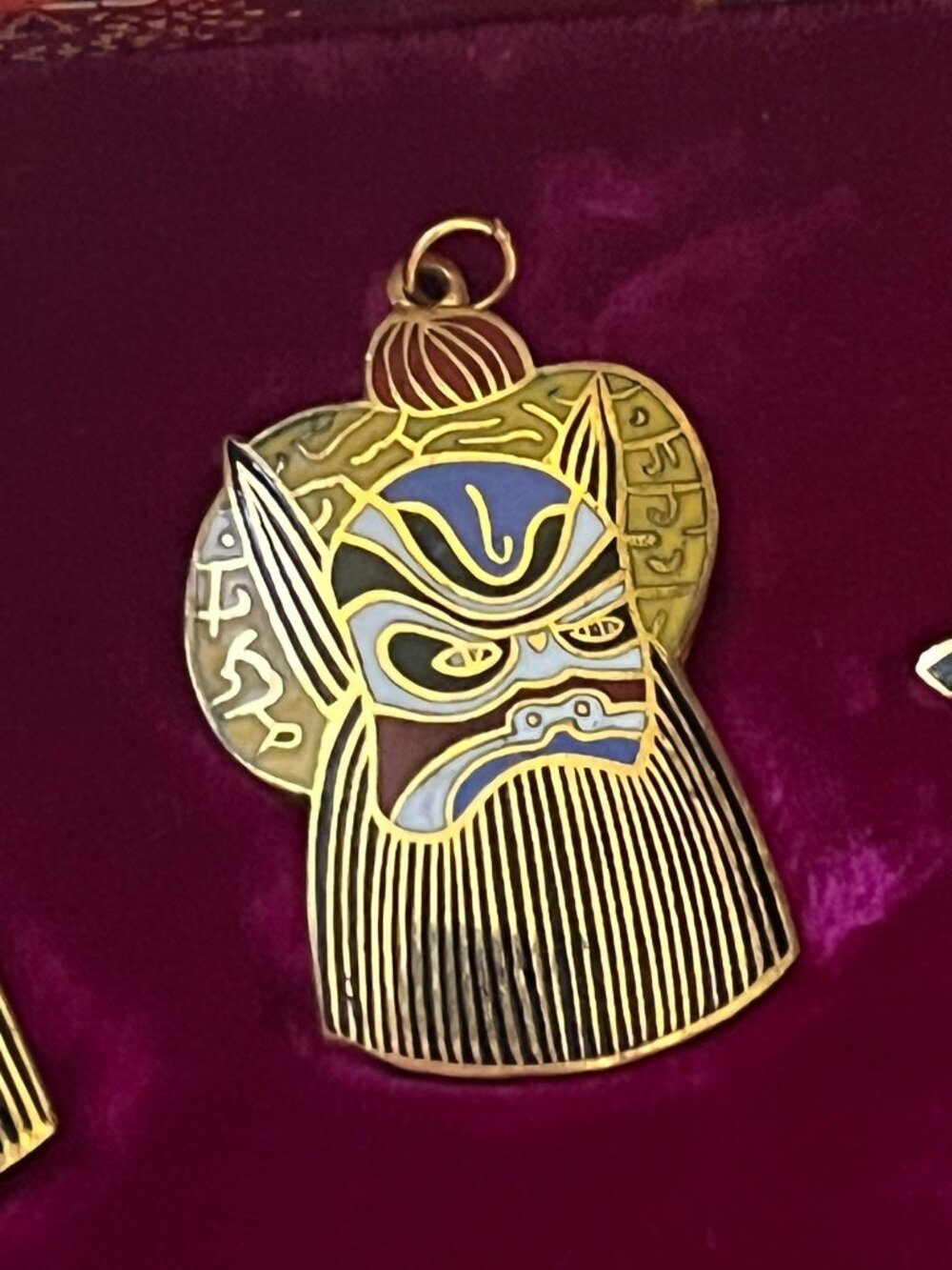 🎭Rare Vintage Enamel & Brass Chinese Opera Mask Pendant Set – Orig Brocade Box - Picture 5 of 16